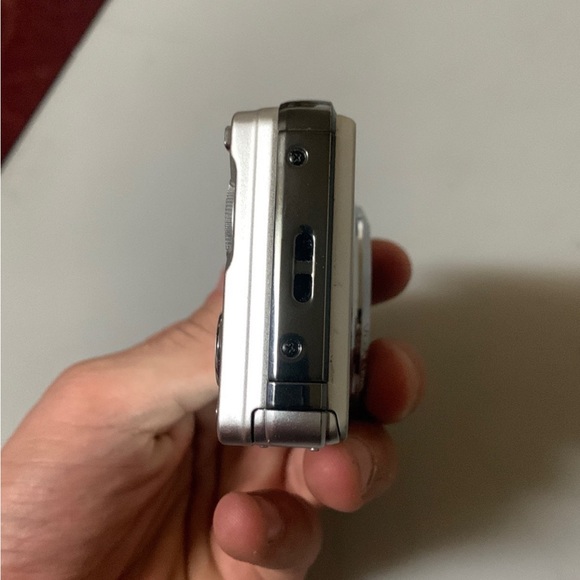 Sony Cyber-shot DSC-W290 12.1 MP Digital Camera with 5x Optical Zoom and Super S - Picture 8 of 11